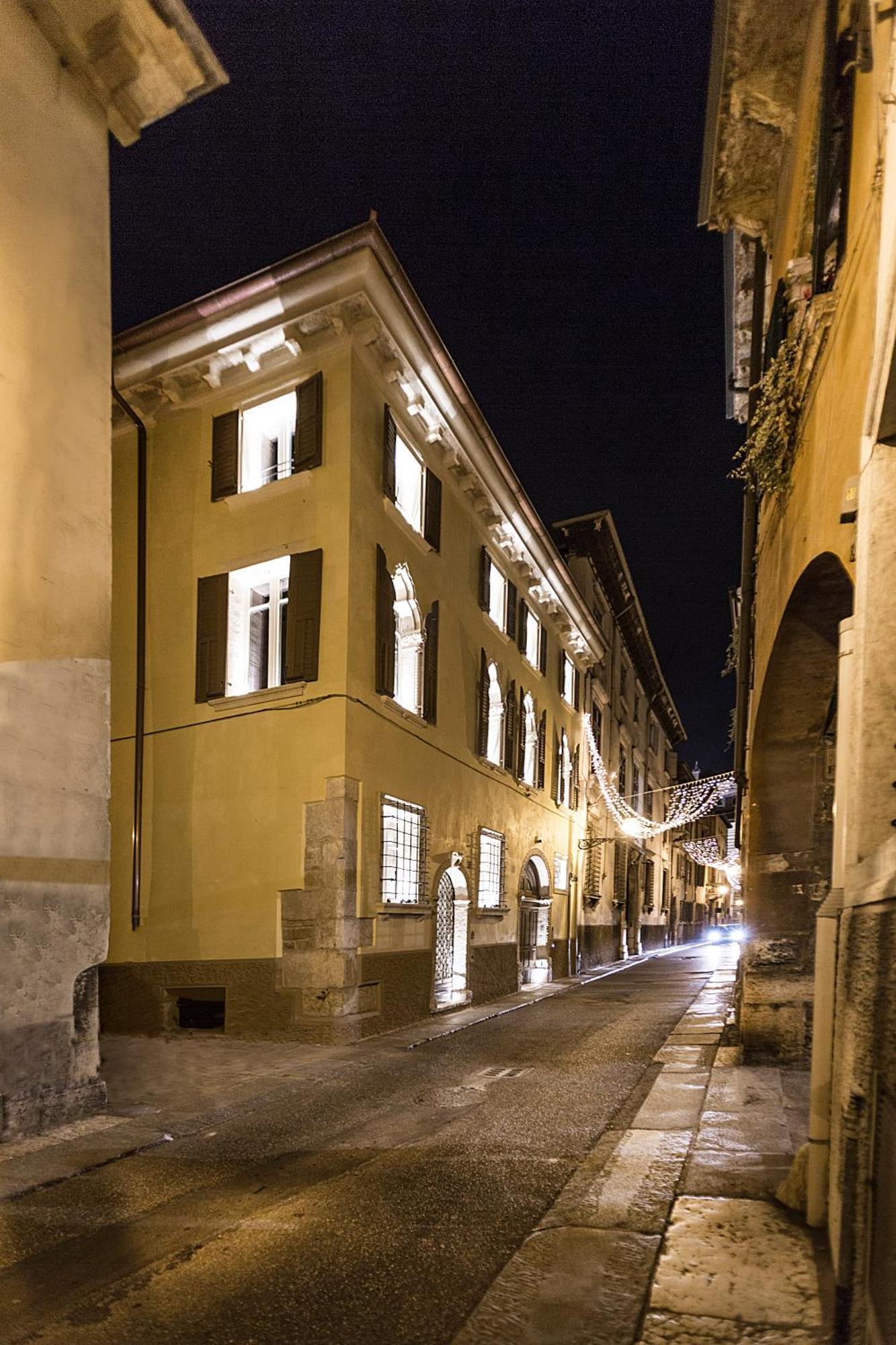Residenza Palazzo Brenzoni Apartment Verona Bagian luar foto